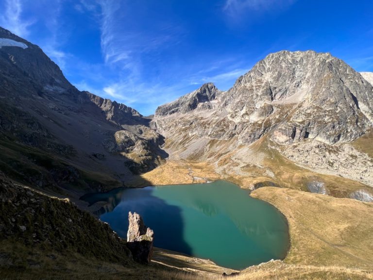 Le lac de la Muzelle une pépite au coeur des Écrins Découvrir les Alpes