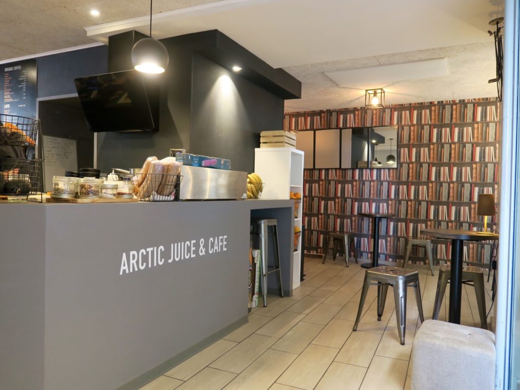 arctic juice & café
