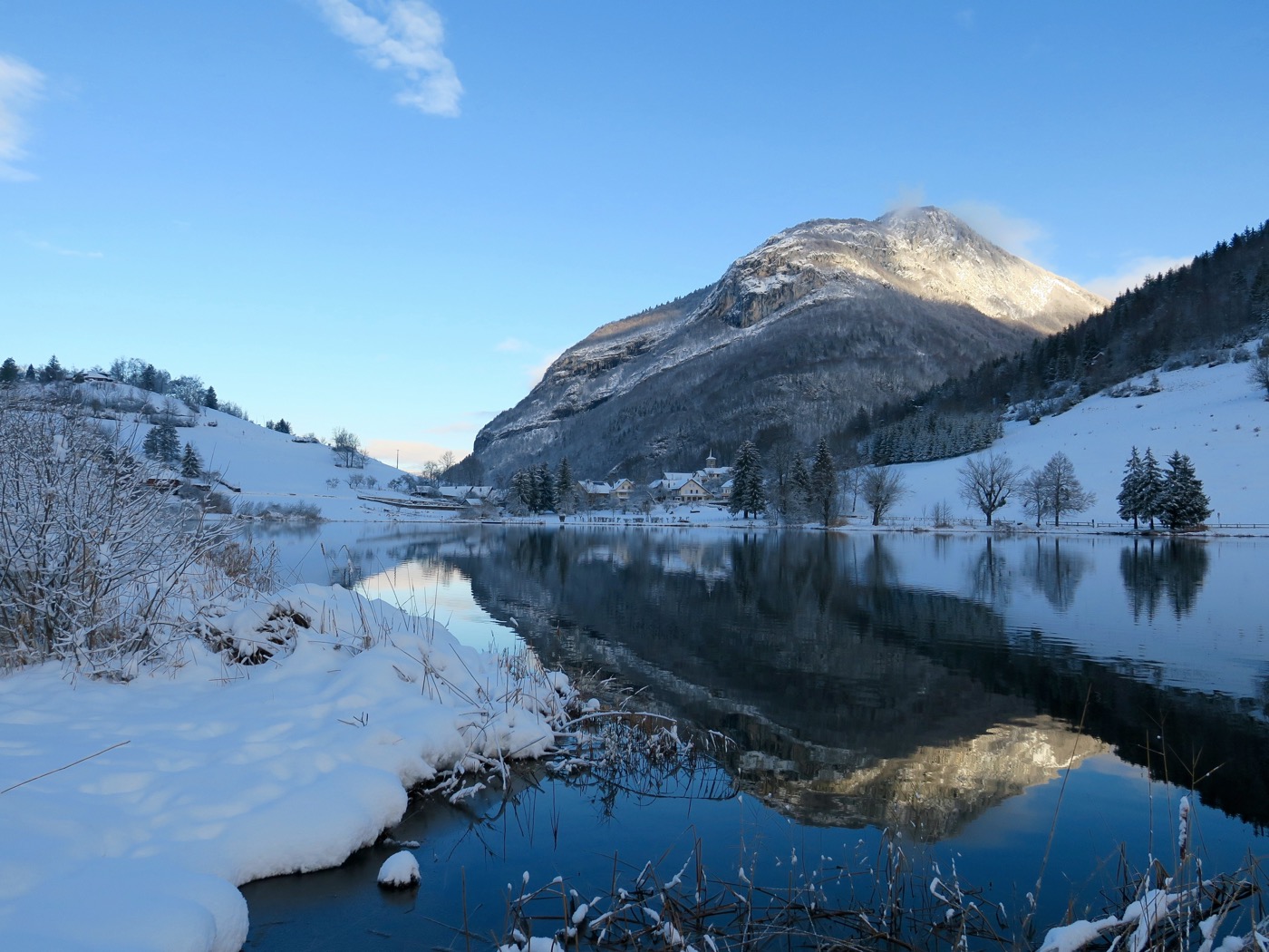 Le Lac de la Thuile et le Plateau sud de La Féclaz, deux spots pour une nuit en van Découvrir