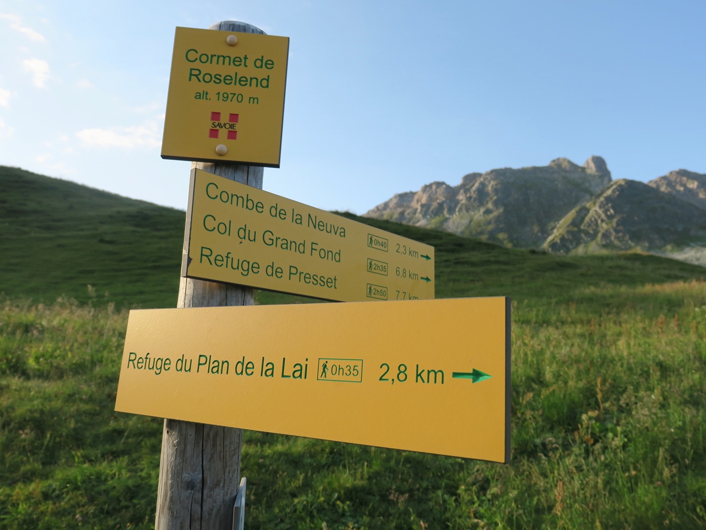 Le lac et le refuge de Presset (2514m) via le Col des Grands Fonds