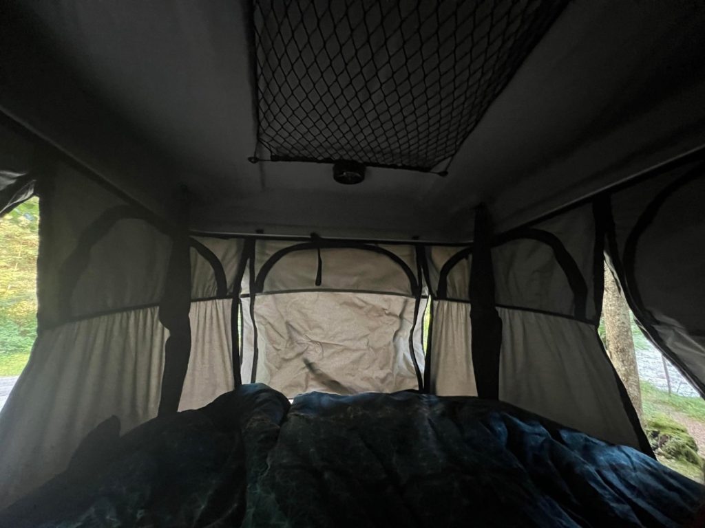 intérieur tente 