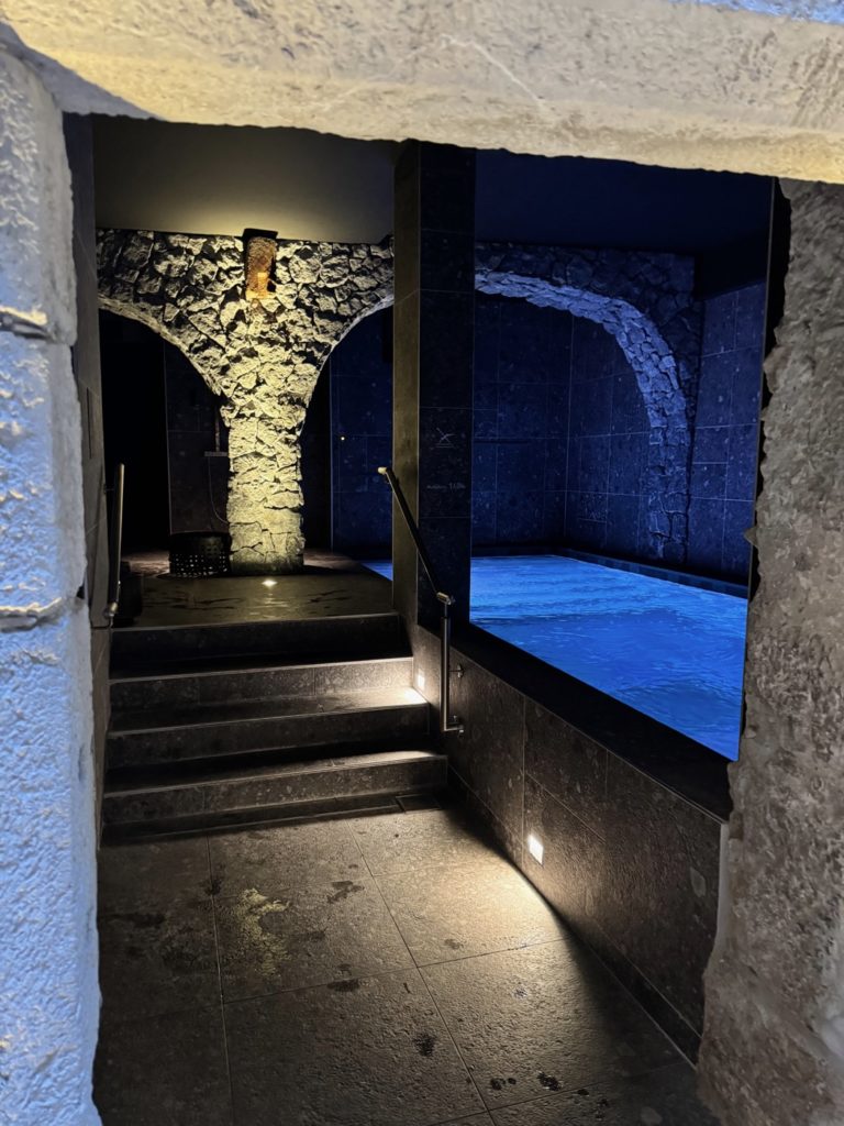Hammam et piscine intérieure 